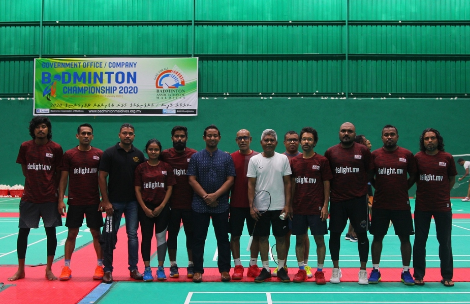 އަޖުފާން އެކެޑަމީގެ ބައެއް މެމްބަރުންނާ އެކު ފޮޓޯ އަކަށް ހުއްޓިލައިގެން.-- ފޮޓޯ: އަޖުފާން އެކެޑަމީ/ ފޭސްބުކް