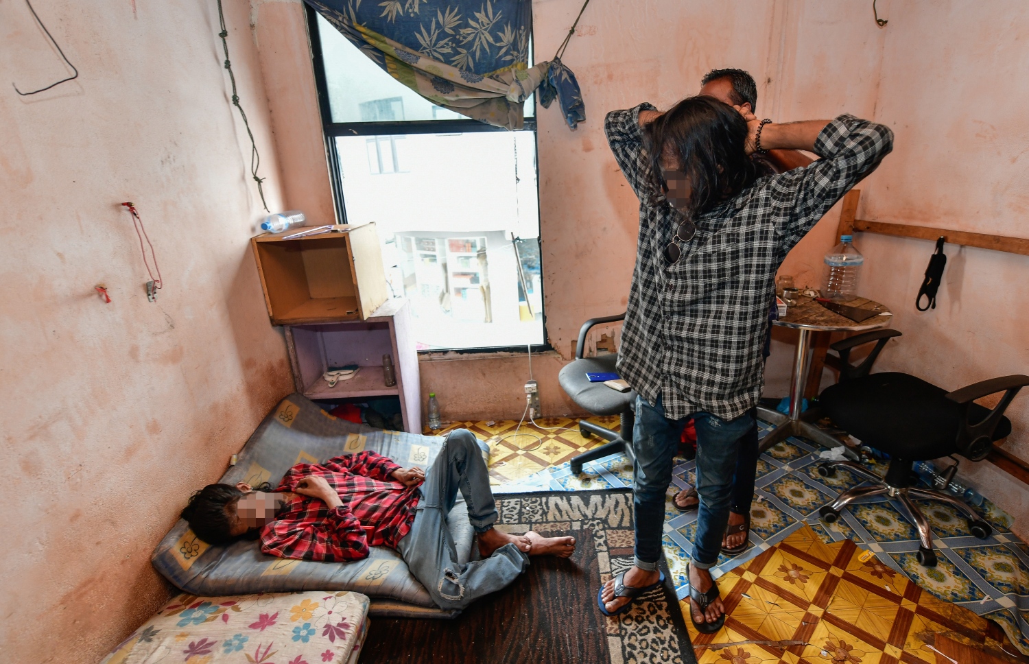 ޑްރަގް އޮޕަރޭޝަން: އުންްމީދު ގެއްލިފައިވާ ޒުވާނުންތަކެއްގެ ދިރިއުޅުން!