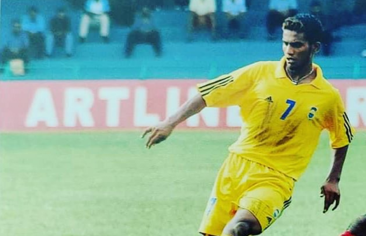 ދަގަނޑޭ 2004 ގައި ވެލެންސިއާ އަށް މެޗެއް ކުޅެނީ.