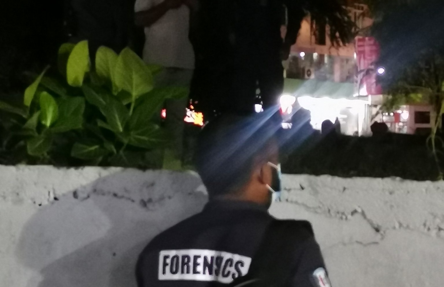 ސަހަރާ ތެރެއަށް ވަދެ ބަޔަކު ކޮންނަނިކޮށް ފުލުހުން ހުއްޓުވަނީ: ރުގްޔާގެ ނަމުގައި ދަނީ ފަންޑިތަ ސިހުރުން އެތައް ޖަރީމާއެއް ހިންގަމުން. --ފޮޓޯ/ޕޮލިސް