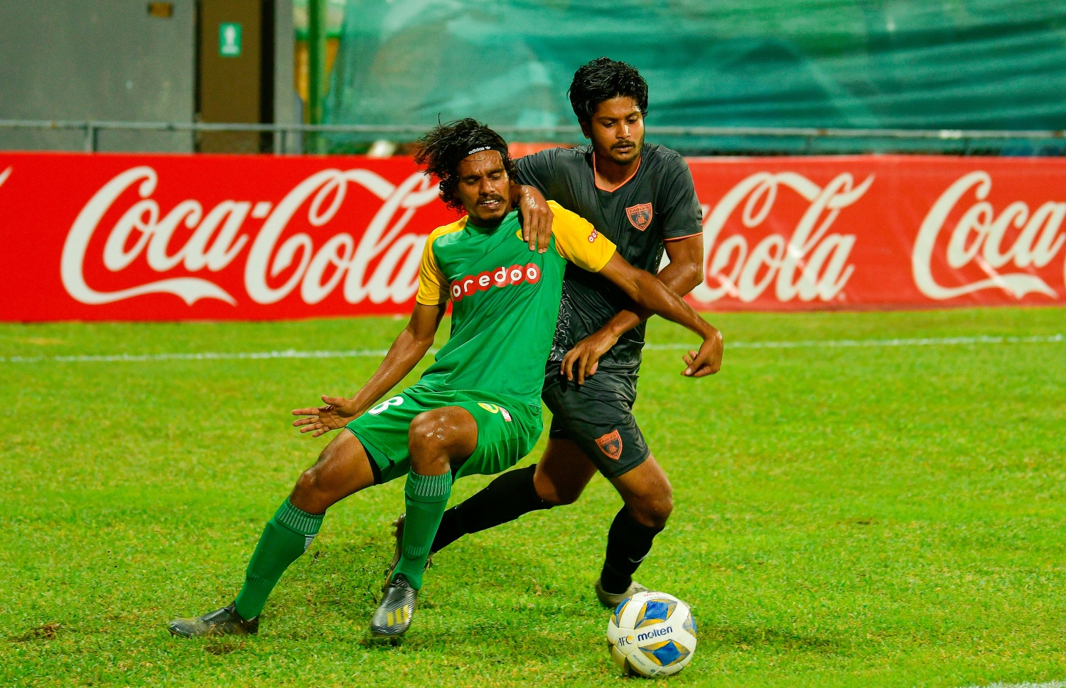 މާލެ: ޑިސެމްބަރު 8، 2020: މި އަހަރުގެ ފުޓްބޯޅަ ސީޒަން ހުޅުވުމަށް ކުޅުނު ޗެރިޓީ ޝީލްޑް މެޗުގެ ތެރެއިން:  .-- ފޮޓޯ:އަހުމަދު އަވްޝަން/މިހާރު