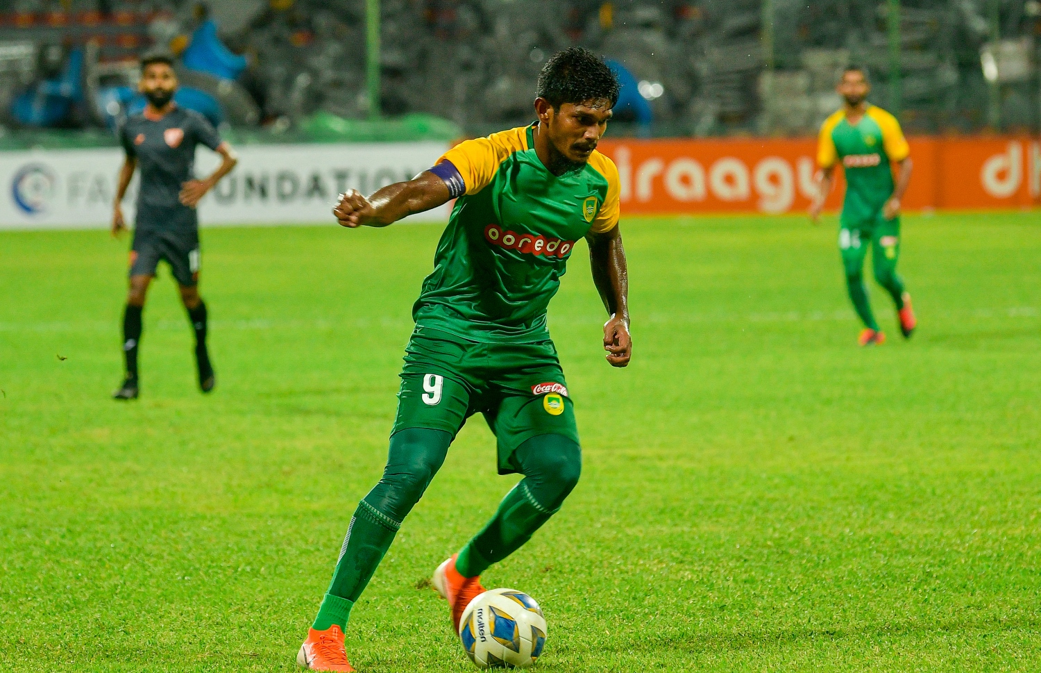 މާލެ: ޑިސެމްބަރު 8، 2020: މި އަހަރުގެ ފުޓްބޯޅަ ސީޒަން ހުޅުވުމަށް ކުޅުނު ޗެރިޓީ ޝީލްޑް މެޗުގެ ތެރެއިން:  .-- ފޮޓޯ:އަހުމަދު އަވްޝަން/މިހާރު