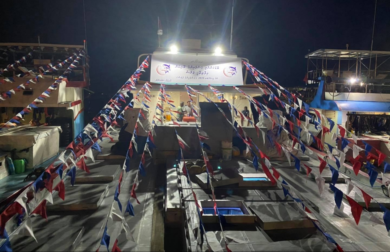 ބޮޑުކަންނެލި މަސްވެރިންގެ ޔޫނިއަން އިފްތިތާހުކުރުމުގެ ޖަލްސާ ބޭއްވި ދޯނި.