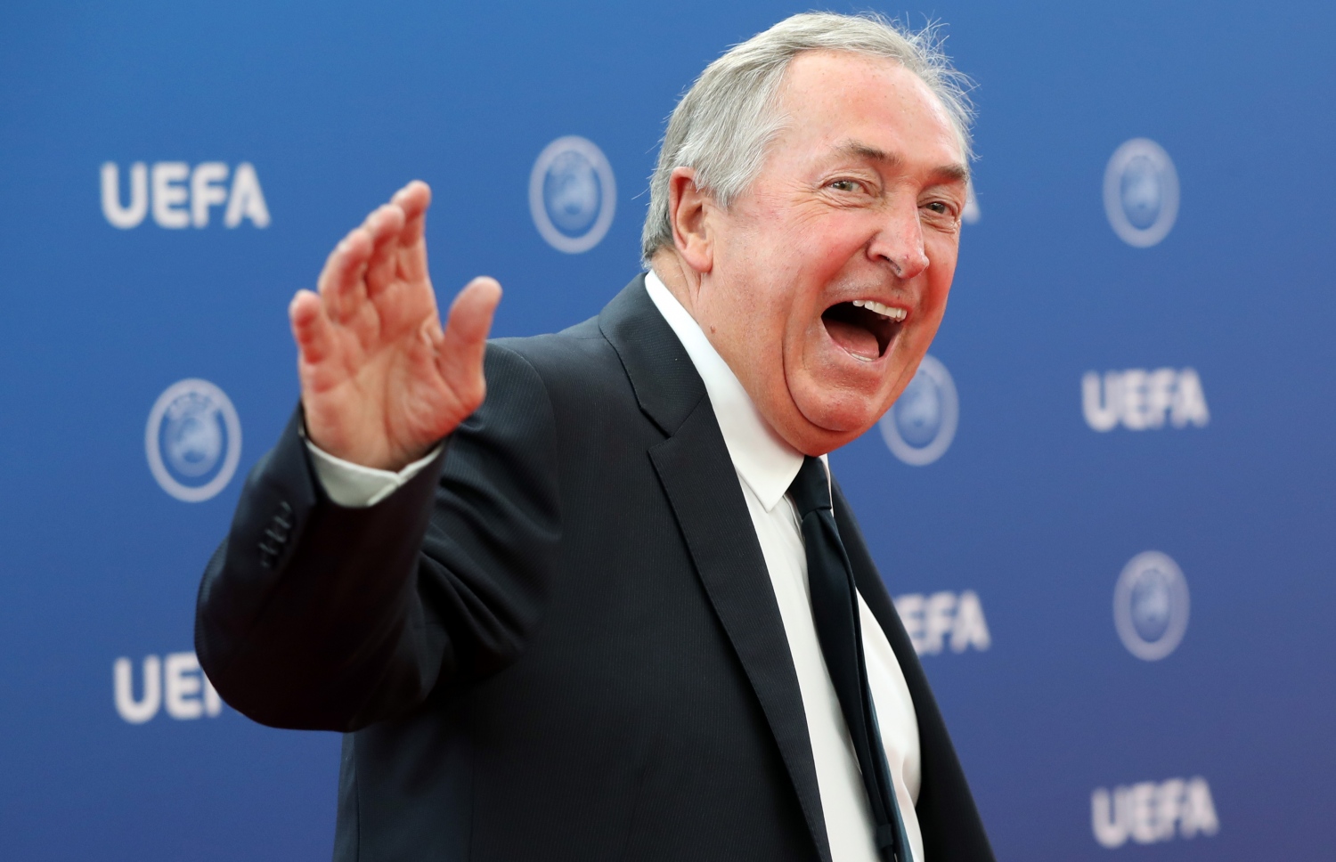 ޔުއެފާގެ އެވޯޑް ހަފްލާއެއްގެ ތެރެއިން ހޫލިއޭ. -- ފޮޓޯ: އޭއެފްޕީ