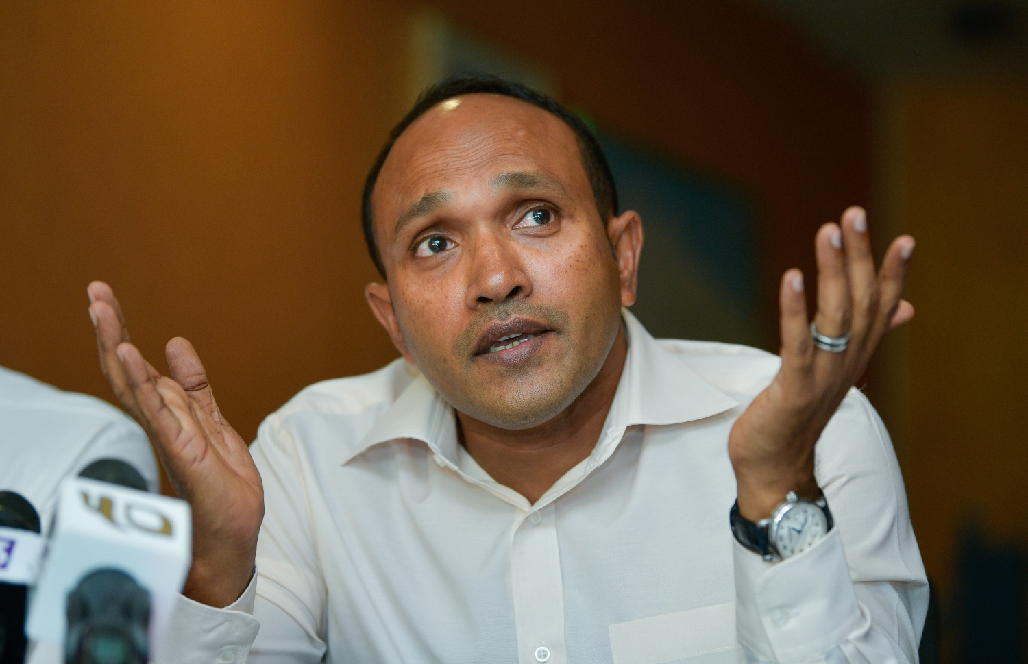 ރައީސް ޔާމީންގެ ވަކީލުންގެ ޓީމުގައި އިސްކޮށް އުޅުއްވާ ކުރީގެ ނައިބު ރައީސް ޑރ. މުހައްމަދު ޖަމީލް އަހްމަދު: ތަނާޒުލްވީ ކުރިން ނިމިފައި އޮތް މައްސަލައެއް އަލުން ތަހުގީގުކުރަން އުޅުމުން ކަމަށް ވިދާޅުވި.-- ފައިލް ފޮޓޯ / މިހާރު