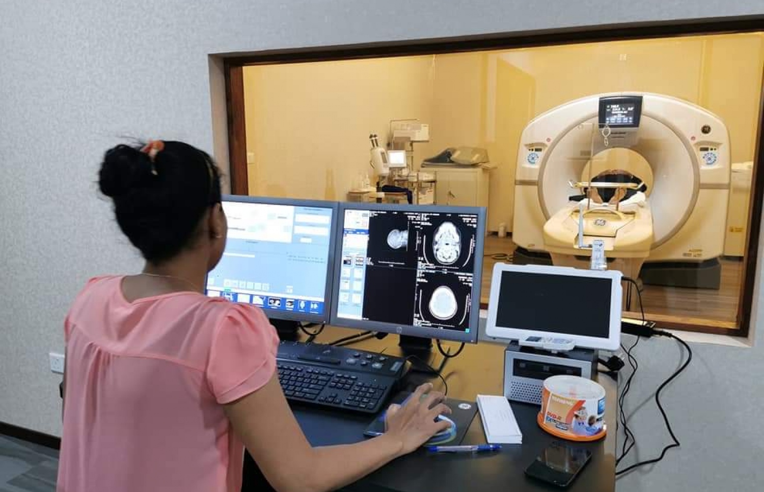 ގަމު ރީޖަނަލް ހޮސްޕިޓަލުގައި ސީޓީ ސްކޭންގެ ހިދުމަތް ދެނީ.-- ފޮޓޯ: ގަމު ރީޖަނަލް ހޮސްޕިޓަލް