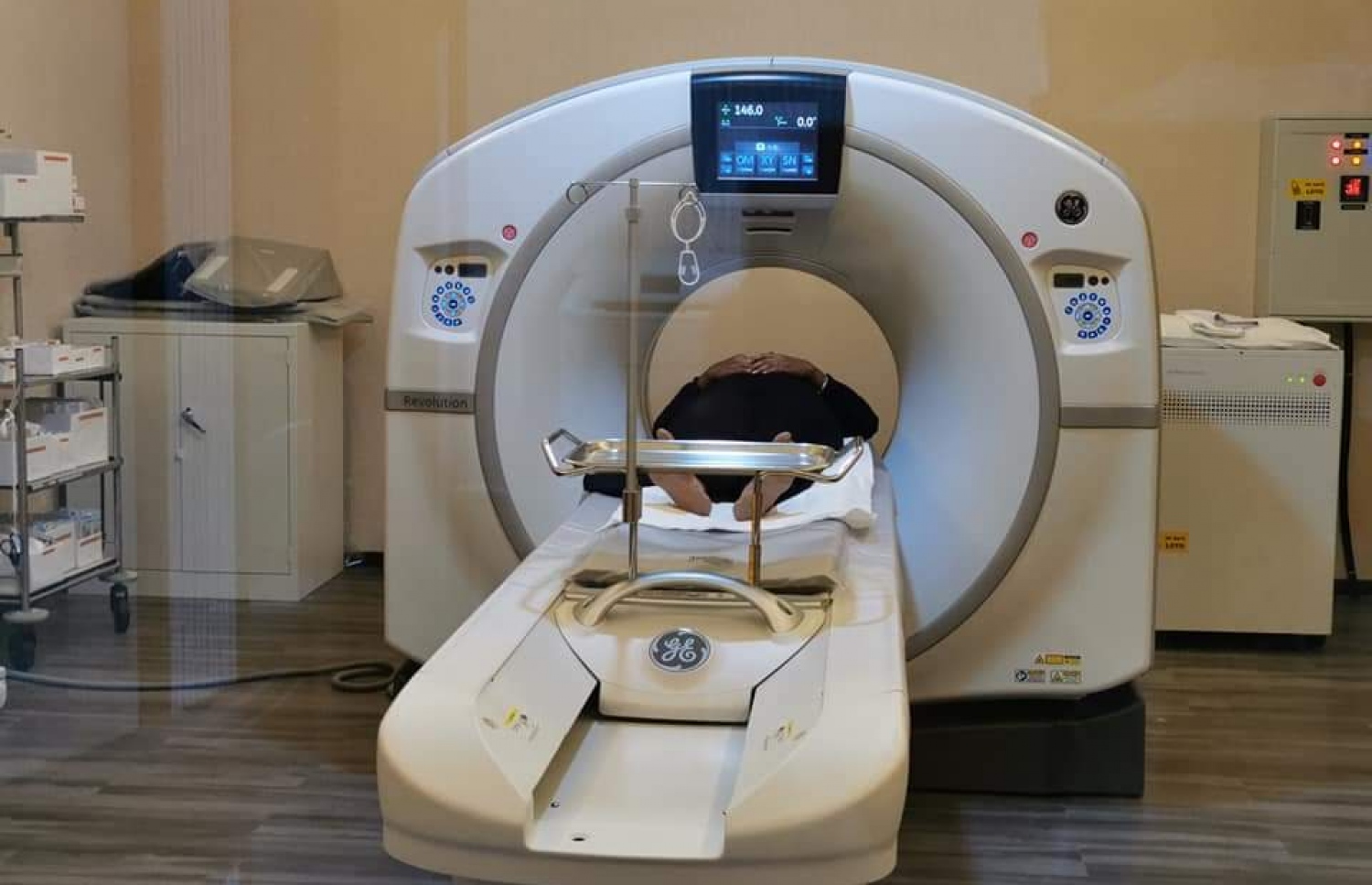 ގަމު ރީޖަނަލް ހޮސްޕިޓަލުގައި މީހަކު ސީޓީ ސްކޭން ހަދަނީ.-- ފޮޓޯ: ގަމު ރީޖަނަލް ހޮސްޕިޓަލް