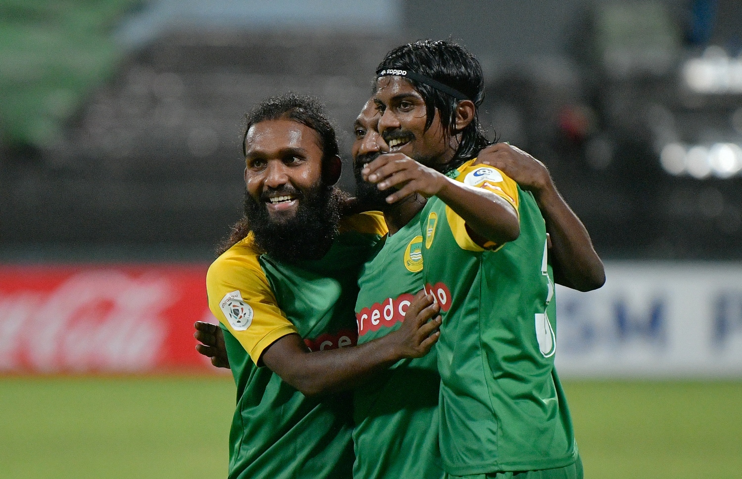 ލަނޑު ޖެހުމަށް ފަހު މާޒިޔާގެ އައިސަމް (ކ) އާއި އުމެއިރު އަދި ޑުންގާ އުފާފާޅުކުރަނީ.-- ފޮޓޯ: ނިޝާން އަލީ/ މިހާރު