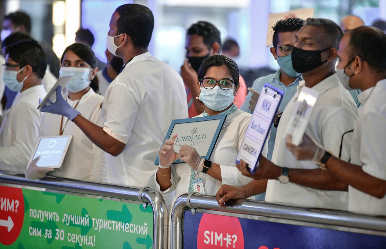 21 ޑިސެމްބަރ 2020: ރިސޯޓްތަކާއި ގެސްޓްހައުސްތަކުގެ ދެ ޖިންސްގެ ރެޕުންނަކީ ރާއްޖެ އަންނަ ޓޫރިސްޓުންނަށް ފުރަތަމަ ހިދުމަތް ދޭ އެއް ގްރޫޕް: މިދުވަސްކޮޅު ރެޕުންނަކީ އެންމެ ބިޒީ އެއް ވަޒީފާ އަދާކުރާ މީހުން --.ފޮޓޯ:ނިޝާން އަލީ/މިހާރު