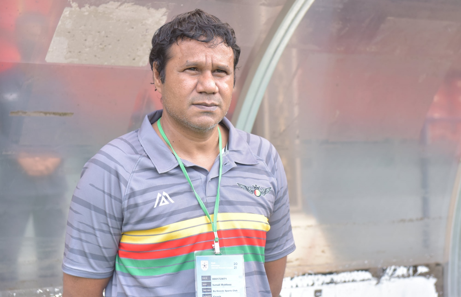 ލީގުގެ މެޗެއްގެ ތެރެއިން ދަ ގްރާންޑޭގެ ކޯޗު އިންމަ.-- ފޮޓޯ: އިބްރާހިމް ފާއިދު/ އެފްއޭއެމް