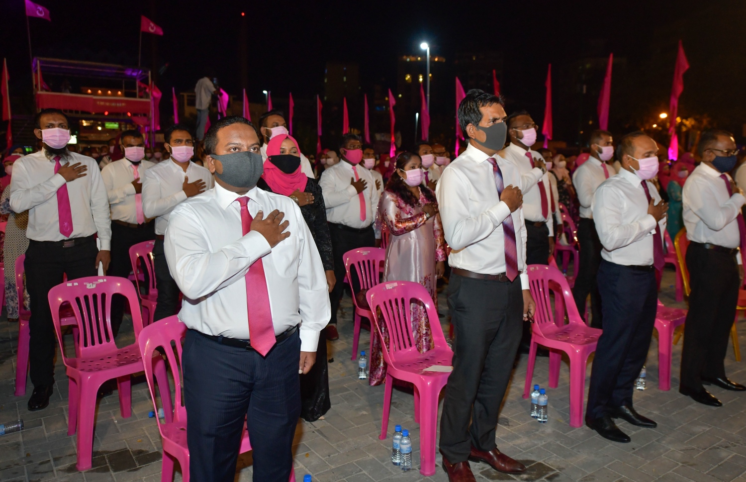 މާލެ: ޑިސެމްބަރު 26، 2020- އިދިކޮޅު ޕީޕީއެމް/ޕީއެންސީން ކާނިވާ ސަރަހައްދުގައި ބޭއްވި "ވިސްނާ" ޖަލްސާގެ ތެރެއިން.---ފޮޓޯ: ނިޝާން އަލީ/މިހާރު