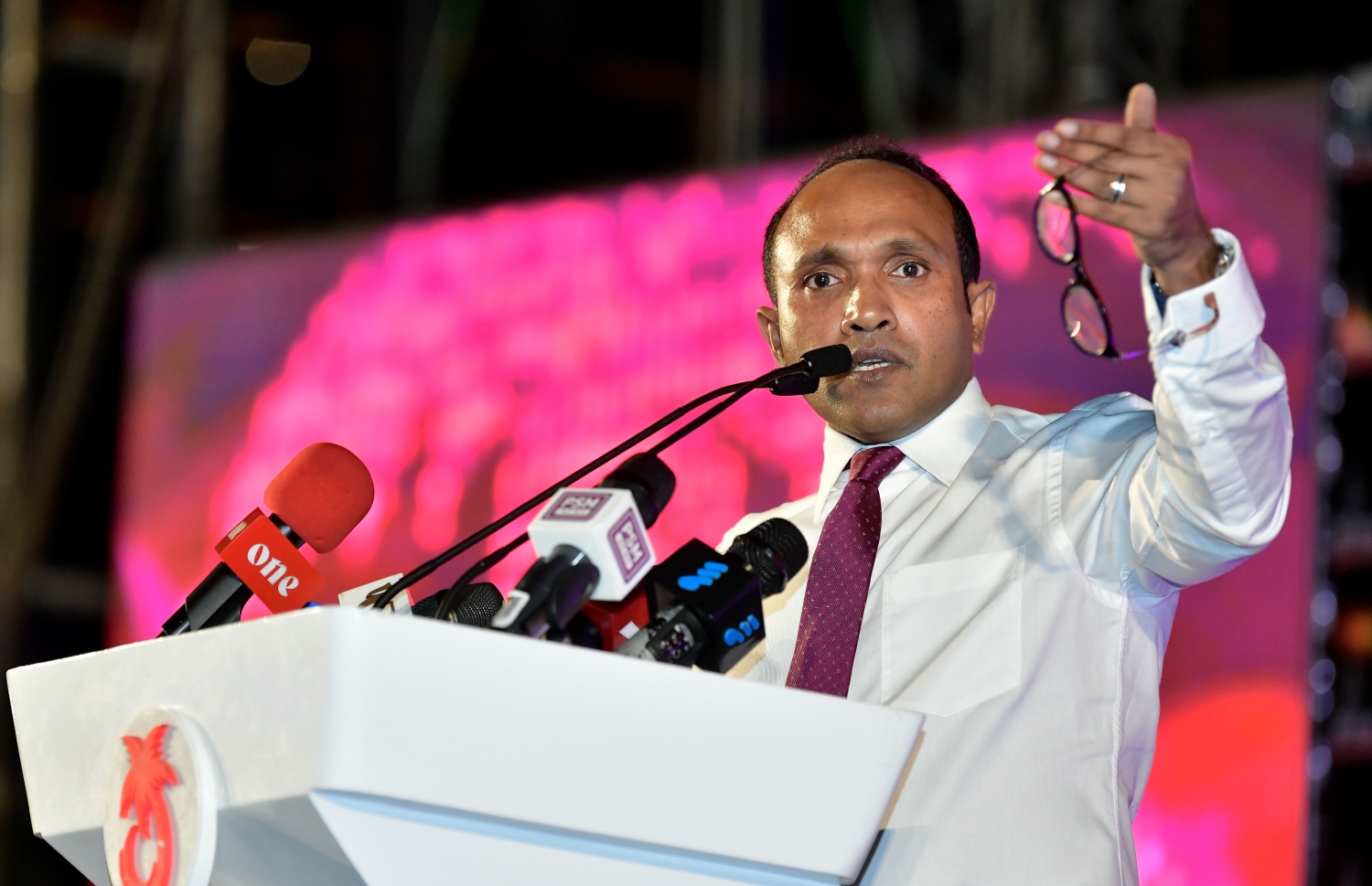 މާލެ: ޑިސެމްބަރު 26، 2020- އިދިކޮޅު ޕީޕީއެމް/ޕީއެންސީން ކާނިވާ ސަރަހައްދުގައި ބޭއްވި "ވިސްނާ" ޖަލްސާގައި ކުރީގެ ނައިބު ރައީސް އަދި ޕީޕީއެމްގެ އެޑްވައިޒަރު ޑރ. މުހައްމަދު ޖަމީލު ވާހަކަފުޅު ދައްކަވަނީ---ފޮޓޯ: ނިޝާން އަލީ/މިހާރު