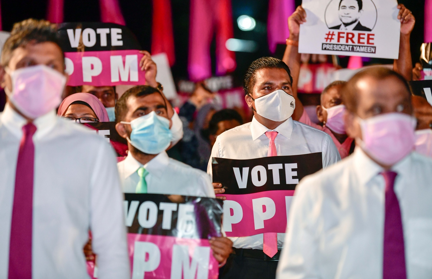 މާލެ: ޑިސެމްބަރު 26، 2020- އިދިކޮޅު ޕީޕީއެމް/ޕީއެންސީން ކާނިވާ ސަރަހައްދުގައި ބޭއްވި "ވިސްނާ" ޖަލްސާގެ ތެރެއިން.---ފޮޓޯ: ނިޝާން އަލީ/މިހާރު