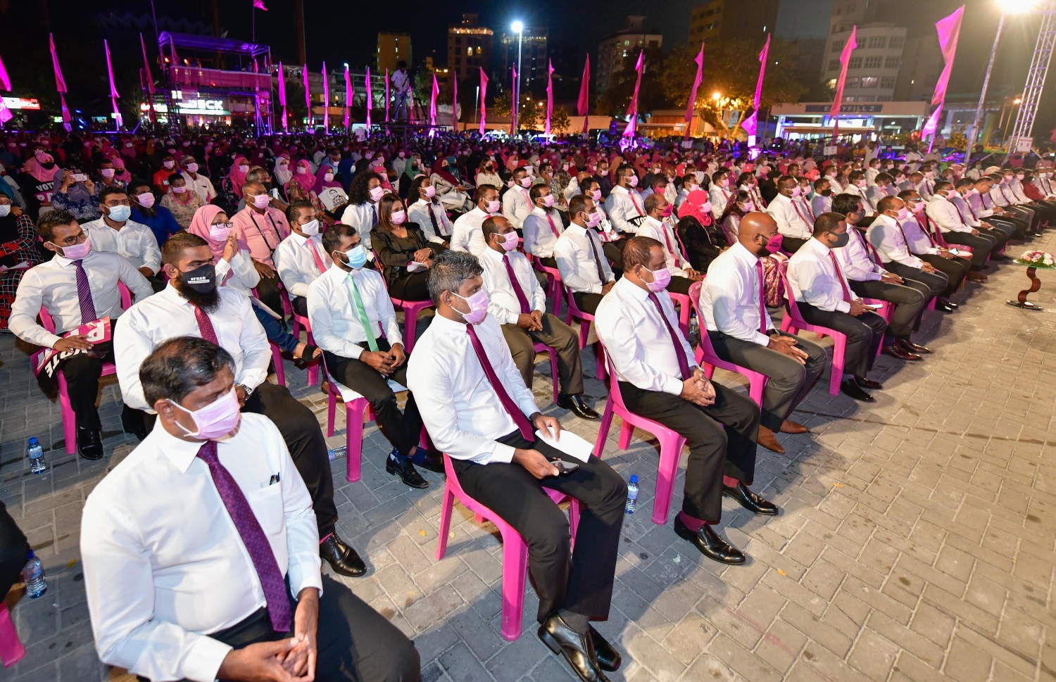 މާލެ: ޑިސެމްބަރު 26، 2020- އިދިކޮޅު ޕީޕީއެމް/ޕީއެންސީން ކާނިވާ ސަރަހައްދުގައި ބޭއްވި "ވިސްނާ" ޖަލްސާގެ ތެރެއިން.---ފޮޓޯ: ނިޝާން އަލީ/މިހާރު