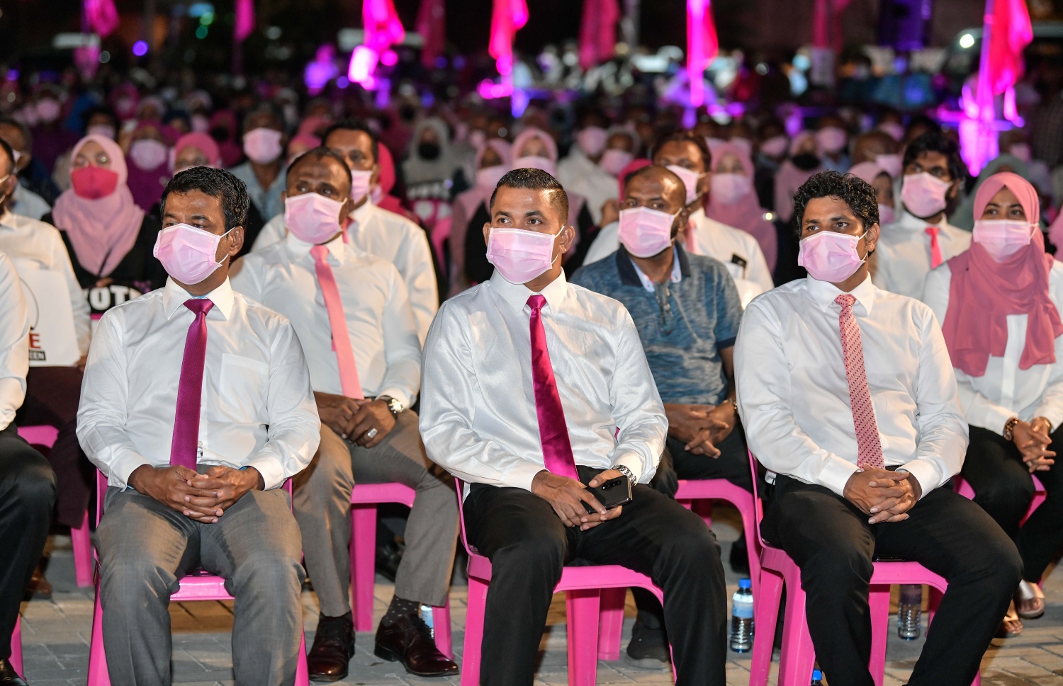 މާލެ: ޑިސެމްބަރު 26، 2020- އިދިކޮޅު ޕީޕީއެމް/ޕީއެންސީން ކާނިވާ ސަރަހައްދުގައި ބޭއްވި "ވިސްނާ" ޖަލްސާގެ ތެރެއިން.---ފޮޓޯ: ނިޝާން އަލީ/މިހާރު