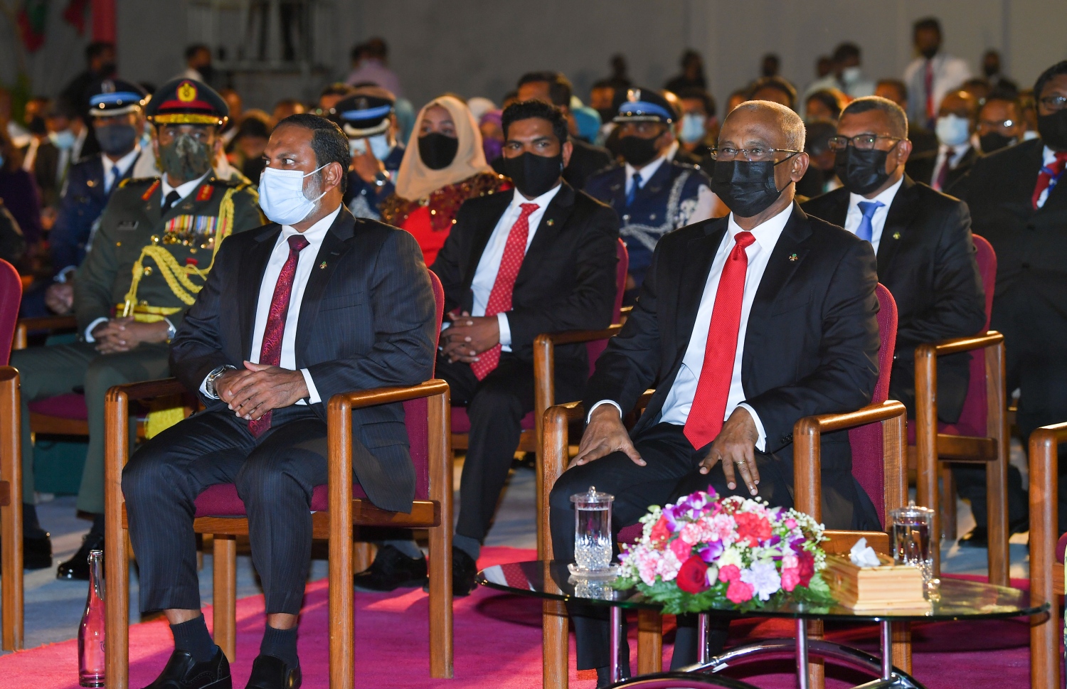 މާލެ: ޑިސެމްބަރު 26، 2020- މި އަހަރުގެ ގައުމީ އިނާމު ދިނުމަށް ޖުމްހޫރީ މައިދާނުގައި ބޭއްވި ޖަލްސާގައި ރައީސް އިބްރާހިމް މުހައްމަދު ސޯލިހާއި ހޯމް މިނިސްޓަރު އިމްރާން އަބްދުﷲ ބައިވެރިވެވަޑައިގަންނަވަނީ.---ފޮޓޯ: ރައީސް އޮފީސް