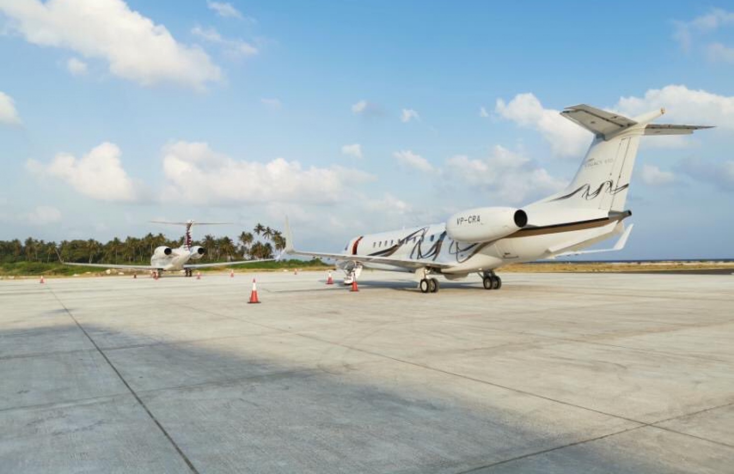 މާފަރު އެއާޕޯޓުގައި ޖައްސާފައިވާ ޕްރައިވެޓް ޖެޓުތައް. މިމަހު އެކަނި 95 ޕްރައިވެޓް ޖެޓް ޖައްސާފައިވޭ--ފޮޓޯ:އައިއޭއެސް