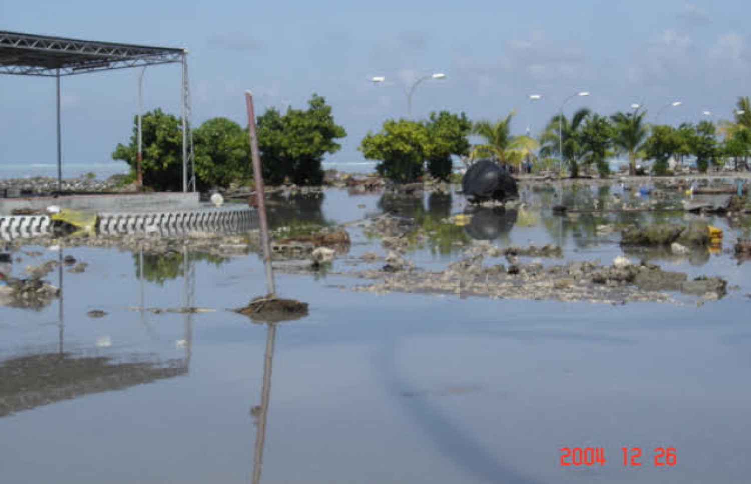ސުނާމީ އަރައި ނިމުނު އިރު ވިލުފުށި އޮތް ގޮތް -- ފޮޓޯ: އަބްދުﷲ ނިޒާރު