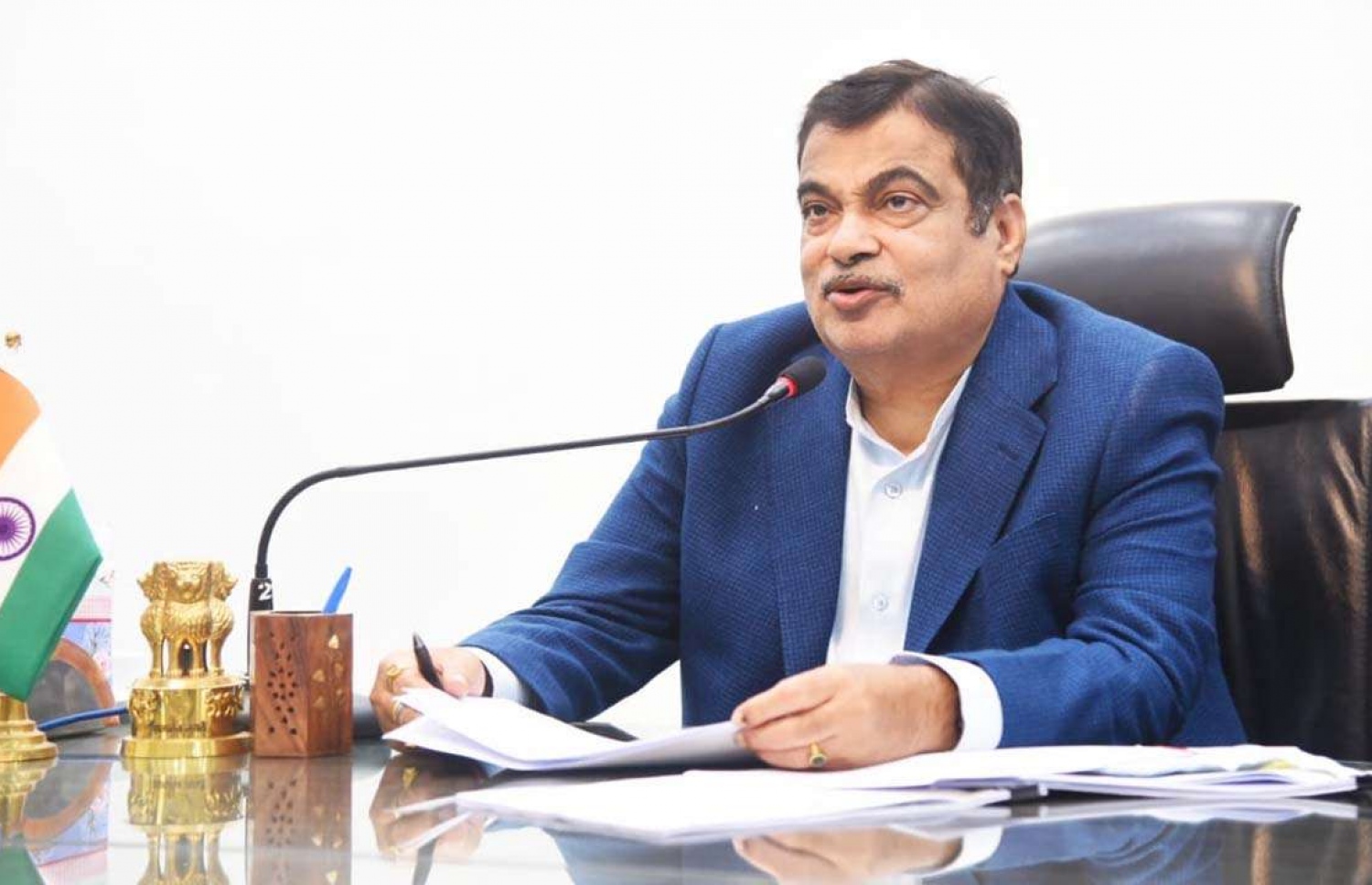 ޓްރާންސްޕޯޓް މިނިސްޓަރު ނިތިން.