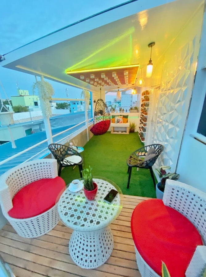 އައްޒަގެ އެޕާޓްމަންޓްގެ ޓެރަސް ހަދާ ނިމިފައި.-- ފޮޓޯ: މުއާއައްޒަ