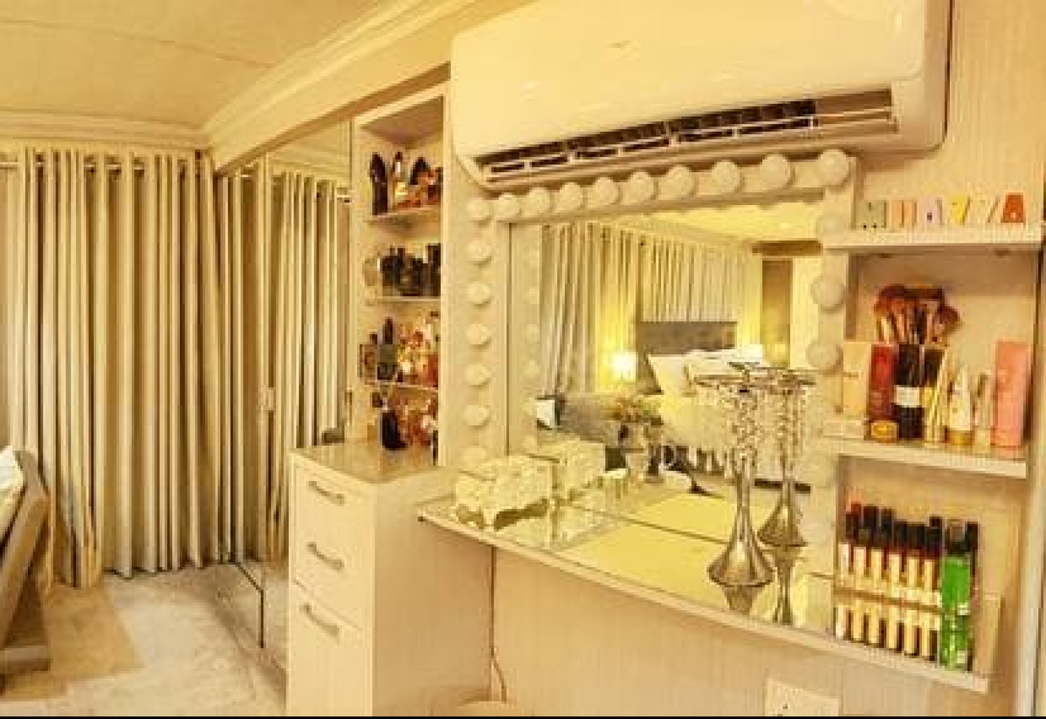 އައްޒަގެ އެޕާޓްމަންޓް: މުއާ އަމިއްލަ އަތުން ވަޑާންކޮށްގެން މިތަން ހެދީ އައްޒަ ބޭނުންވި ގޮތަށް.-- ފޮޓޯ: މުއާއްޒަ