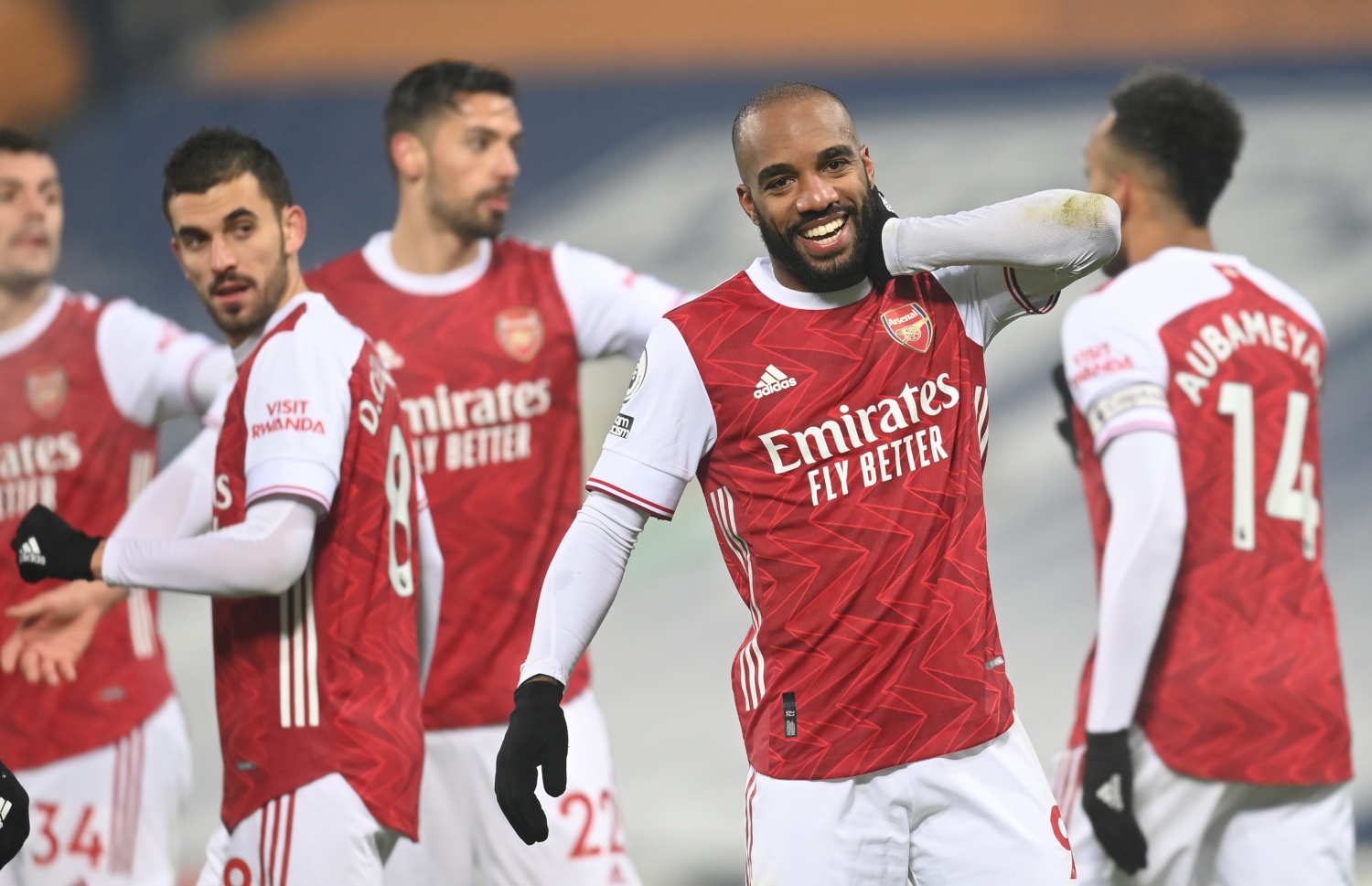 އާސެނަލްގެ ލަކަޒޭޓް ލަނޑު ޖެހުމަށް ފަހު އުފާފާޅުކުރަނީ.-- ފޮޓޯ: އޭއެފްޕީ