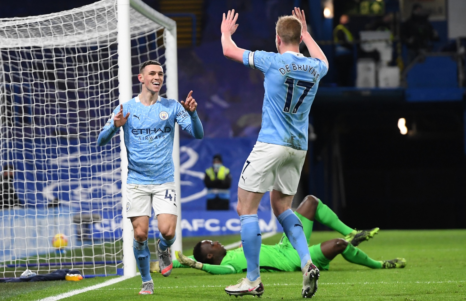 ލަނޑު ޖެހުމަށް ފަހު ސިޓީގެ ފޯޑެން (ވ) އާއި ޑިބްރޭނާ އުފާފާޅުކުރަނީ.-- ފޮޓޯ: އޭއެފްޕީ