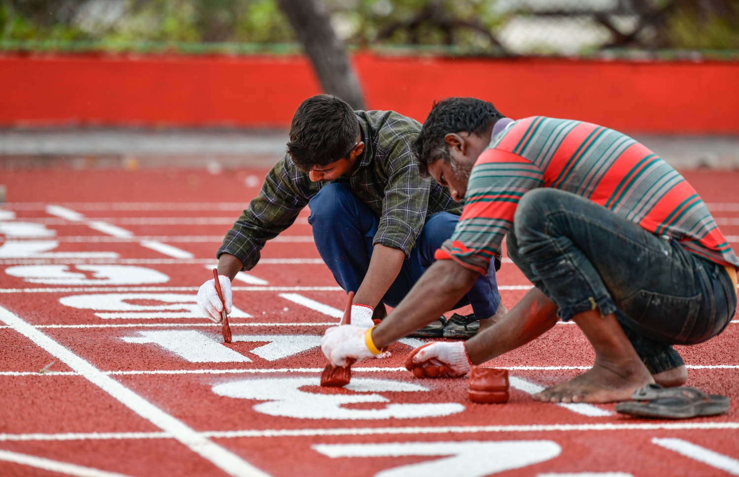 ޖެނުއަރީ 6، 2021- މާލޭ ކުޅިވަރު އެކުވެނީގައި އިންޑިއާ ސަރުކާރުގެ އެހީގައި ތަރައްގީ ކުރަމުން އަންނަ ސިންތެޓިކް ޓްރެކު ފަހުގެ މަސައްކަތްތައް ކުރިއަށް ގެންދަނީ.---ފޮޓޯ: ނިޝާން އަލީ/މިހާރު