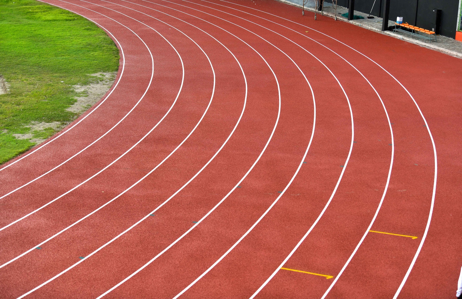 06 ޖެނުއަރީ 2021: އިންޑިއާ ސަރުކާރުގެ އެހީގައި ތަރައްގީ ކުރަމުން އަންނަ މާލޭ ކުޅިވަރު އެކުވެނީގެ ވެލި ޓްރެކުގައި ސިންތެޓިކް އަޅާފައި: މިހާރު ކުރިއަށް ގެންދަނީ ކުލަލުމާއި އެންމެ ފަހުގެ ކުދިކުދި މަސައްކަތްތައް.--- ފޮޓޯ: ނިޝާން އަލީ/މިހާރު