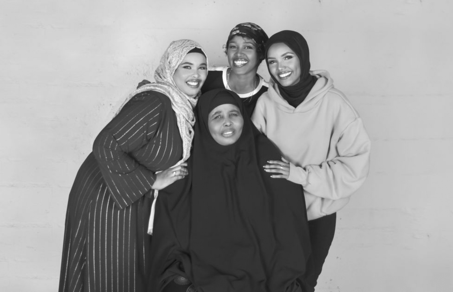 އެމެރިކާގެ މުސްލިމް ސުޕަމޮޑެލް ހަލީމާ (ކ) އޭނާގެ މަންމަ އާއި ކޮއްކޮ ފަދުމޯ (ވ) އަދި ދެބެންދެދަރި އަންހެނެއް ކަމަށްވާ ރަހުމާ: މިހާރު އަަނެއްކާވެސް ގިނަ ވަގުތު ހޭދަކުރަނި އާއިލާއާ އެކު