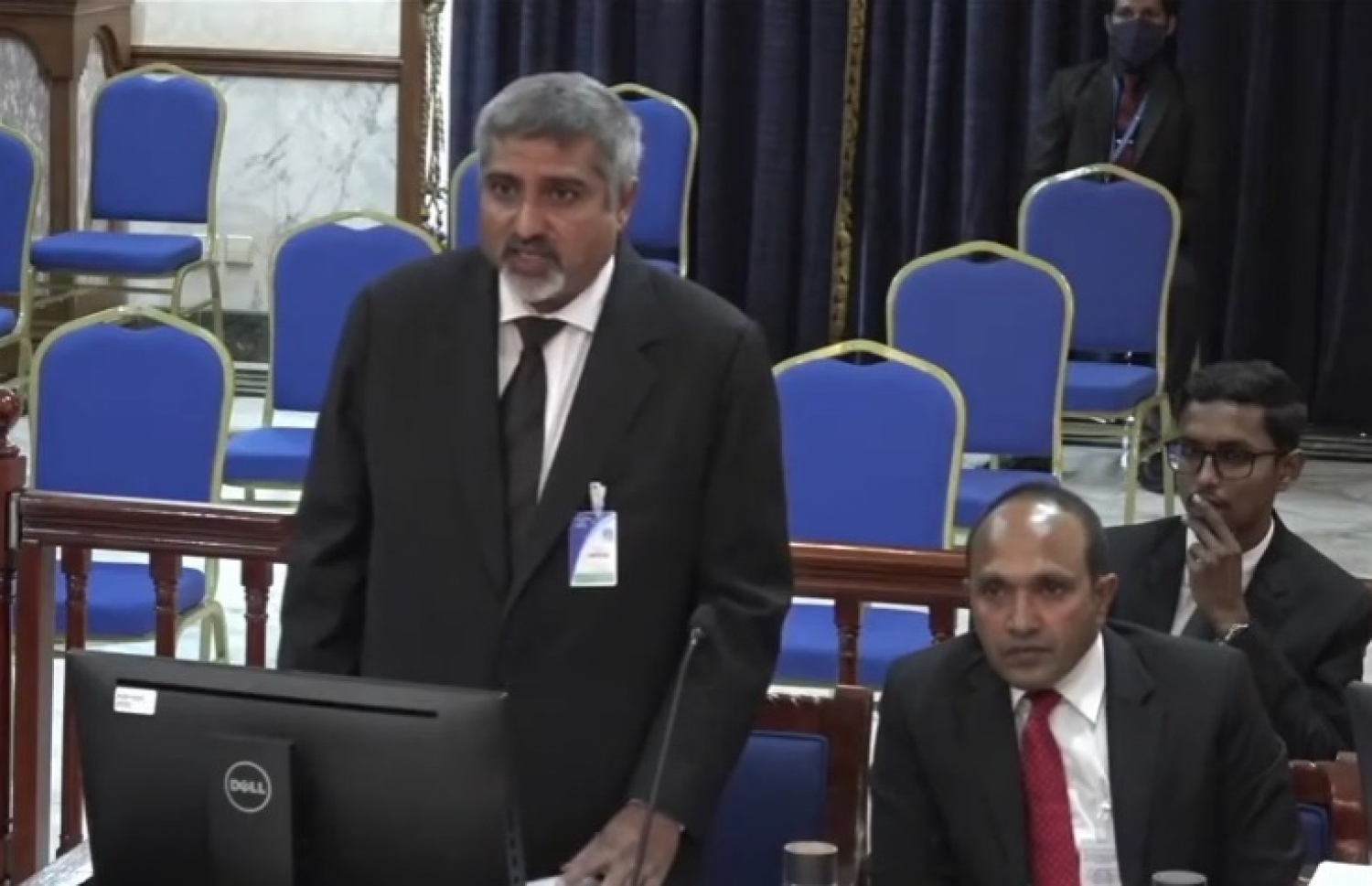 ކުރީގެ ނައިބު ރައީސް ޑރ، މުހައްމަދު ޖަމީލް އަހްމަދު (މ) އަދި އެ މަނިކުފާނުގެ ވަކީލް ކުރީގެ ޕްރޮސިކިއުޓާ ޖެނެރަލް އަހްމަދު މުއިއްޒު (ވ) މިއަދު ސުޕްރީމް ކޯޓުގައި