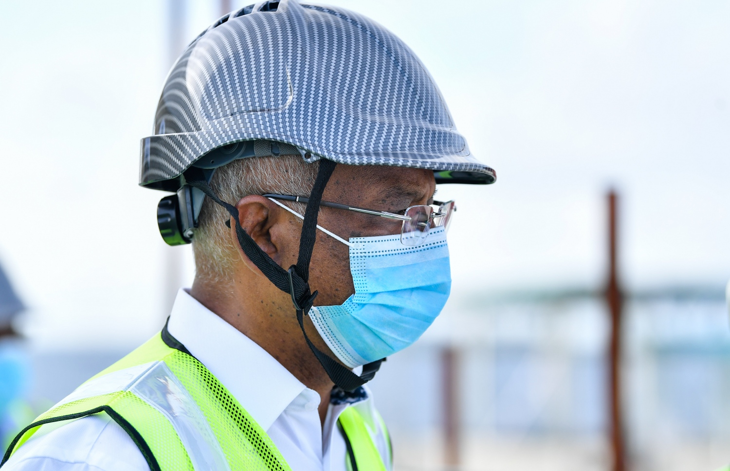 ރައީސް އިބްރާޙިމް މުހައްމަދު ސޯލިހް އިއްޔެ އެއާޕޯޓްގައި، މަސައްކަތްކުރާ ސައިޓެއް ބައްލަވާލައްވަނީ. -- ފޮޓޯ: ރައީސް އޮފީސް