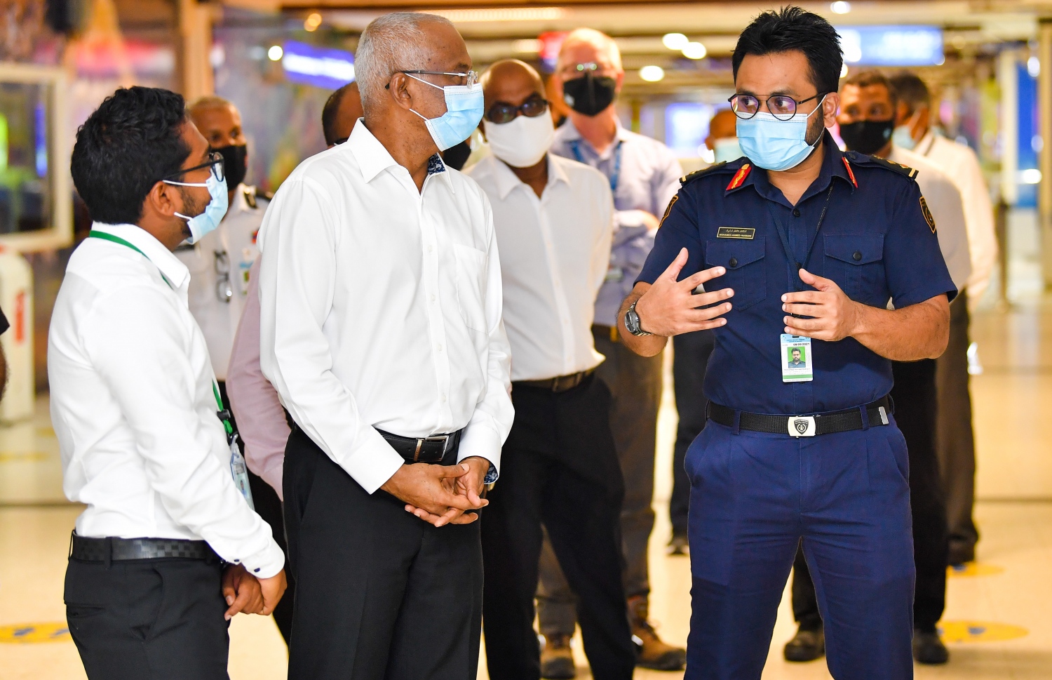 މޯލްޑިވްސް އިމިގްރޭޝަންގެ އިސްވެރިންތަކަކާ ރައީސް އިބްރާހިމް މުހައްމަދު ސޯލިހު ވާހަކަދައްކަވަނީ -- ފޮޓޯ: ރައީސް އޮފީސް