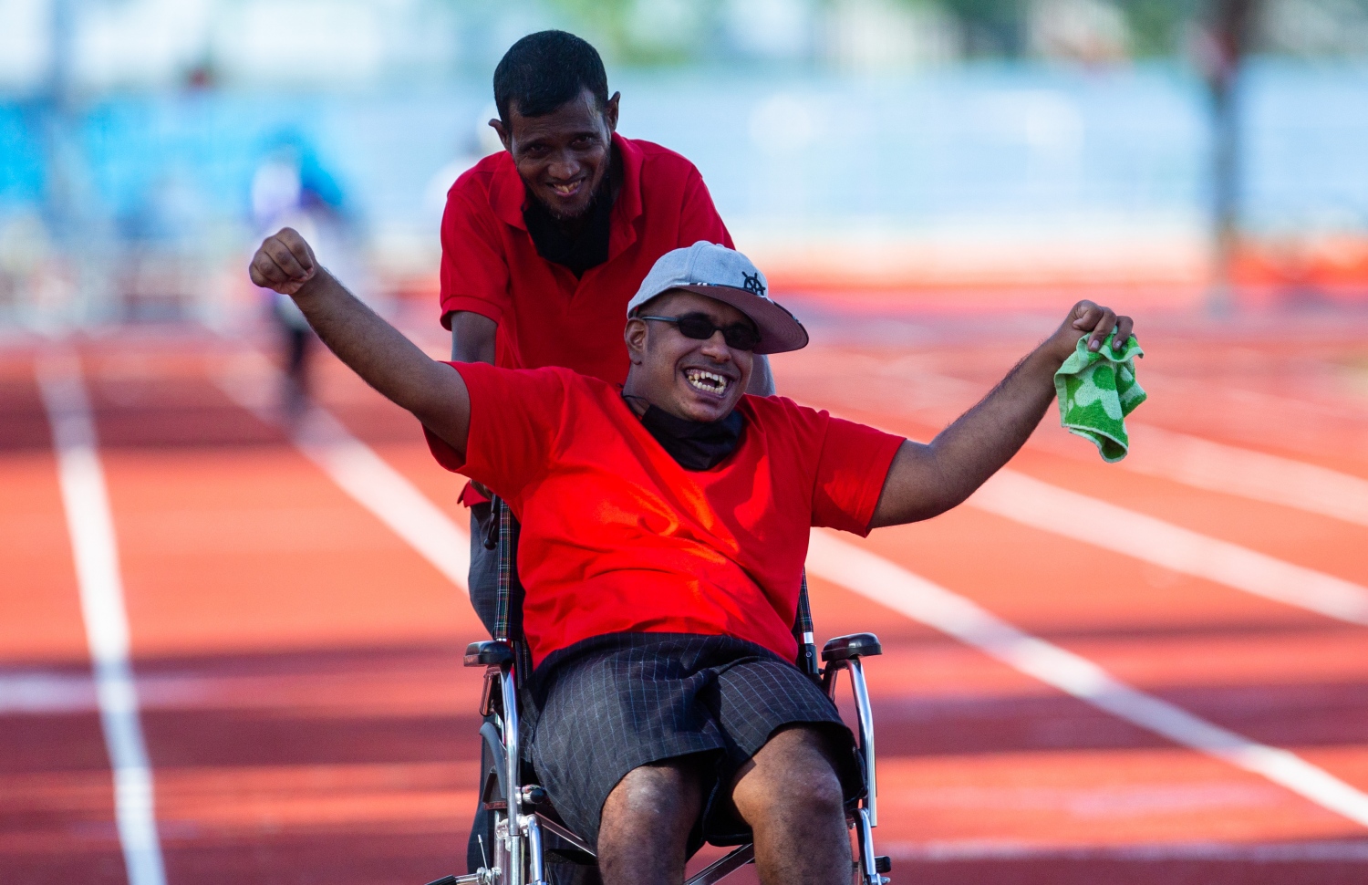 މާލެ: މާލެ ކުޅިވަރު އެކުވެނީގެ ސިންތެޓިކް ޓްރެކް ހުޅުވުމުގެ ރަސްމިއްޔާތުގައި ބޭއްވި ދައްކާލުމުގެ ރޭހެއްގައި ނުކުޅެދުންތެރިކަން ހުންން ކުއްޖަކު ރޭހުގައި ބައިވެރިކުރުވަނީ.-- ފޮޓޯ: ރައީސް އޮފީސް