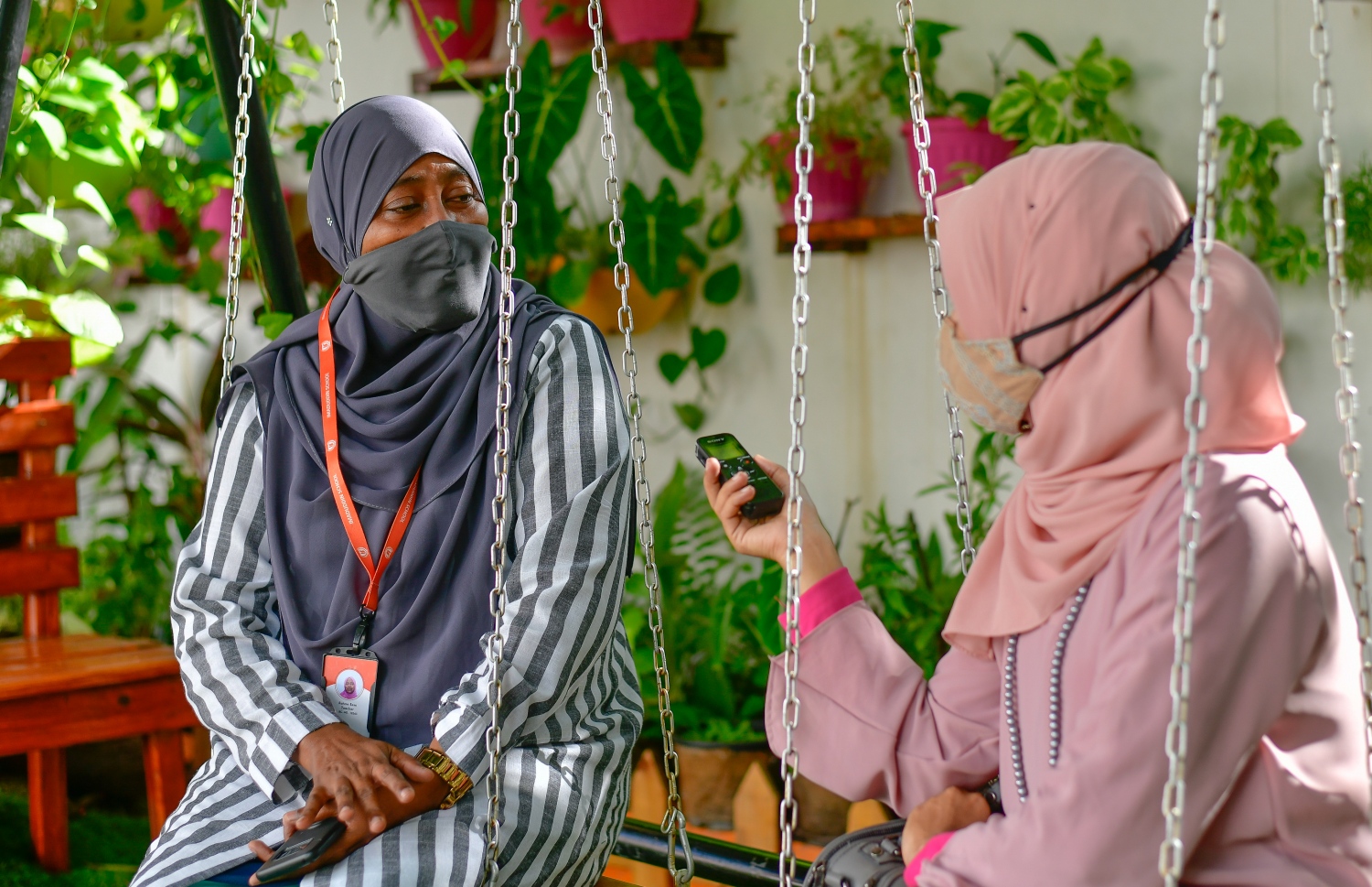 އިމާދުއްދީން ސްކޫލުގެ ލީޑިން ޓީޗަރު ރަހްމާ "މިހާރު" އަށް އިންޓަވިއު ދެއްވަނީ..-- ފޮޓޯ: އަހުމަދު އަވްޝަން/ މިހާރު