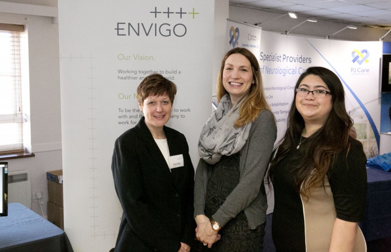 އެންވިގޯގެ އޮފިޝަލުންތަކެއް.