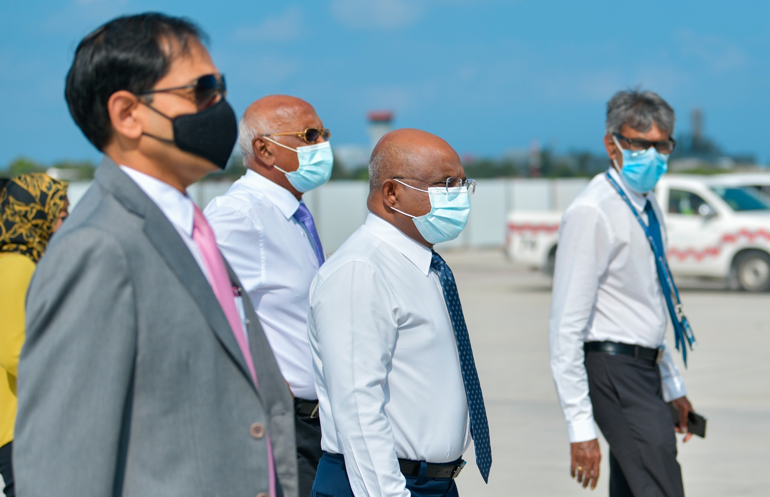 އިންޑިއާއިން ރާއްޖެއަށް ކަޑައަޅުންވާ ފައިވާ ސަފީރު ސަންޖޭ އާއި ފޮރިން މިނިސްޓަރު ޝާހިދު އަދި ހެލްތު މިނިސްޓަރު ނަސީމް މި ރަސްމިއްޔާތުގައި ބައިވެރި ވަޑައި ގަންނަވަނީ -- ފޮޓޯ: އަހުމަދު އަވްޝަން/ މިހާރު