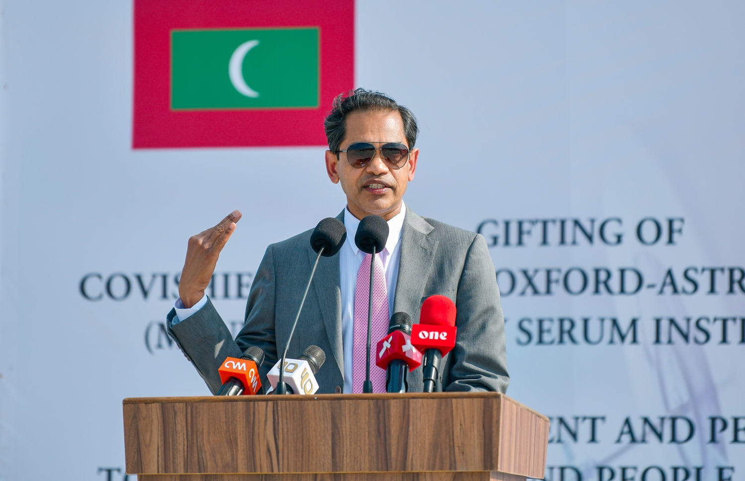 އިންޑިއާއިން ރާއްޖެ ކަނޑައަޅާފައިވާ ސަފީރު ސަންޖޭ މި ރަސްމިއްޔާތުގައި ވާހަކަ ދައްކަވަނީ.-- ފޮޓޯ:އަހުމަދު އަވްޝަން/މިހާރު