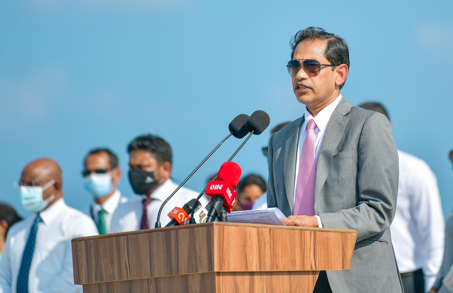 އިންޑިއާއިން ރާއްޖެ ކަނޑައަޅާފައިވާ ސަފީރު ސަންޖޭ މި ރަސްމިއްޔާތުގައި ވާހަކަ ދައްކަވަނީ.-- ފޮޓޯ:އަހުމަދު އަވްޝަން/މިހާރު