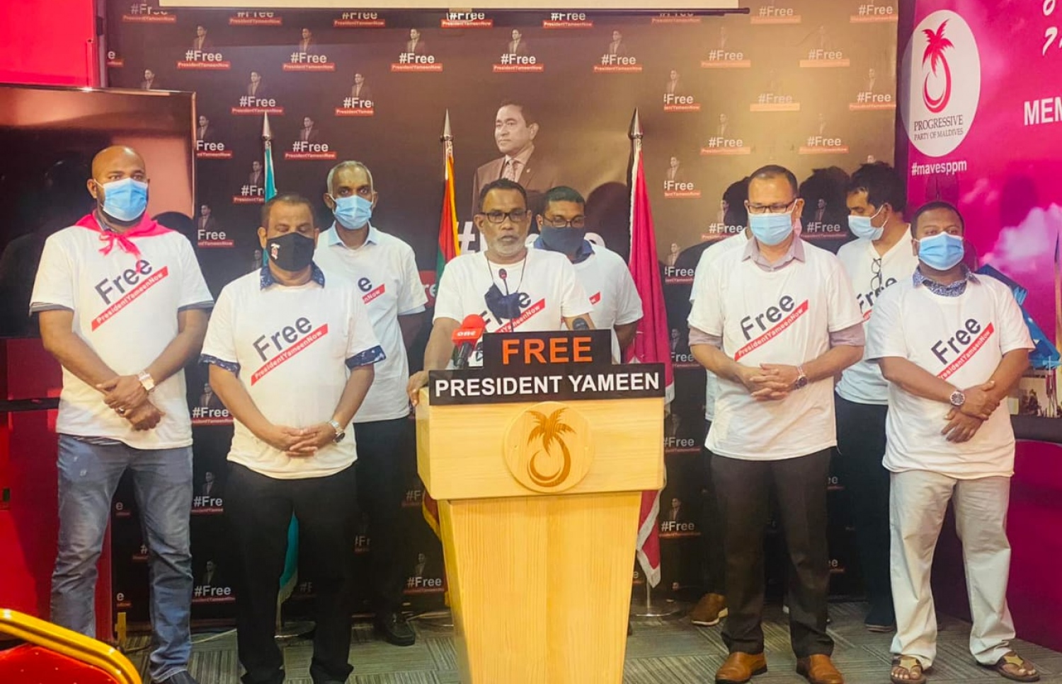 ީޕީޕީއެމް ކޯލިޝަނުން ބޭއްވި ނިއުސް ކޮންފަރެންސްގައި، ޕީއެންސީގެ ރައީސް އަބްދުއްރަހީމް ވާހަކަދައްކަވަނީ؛-- ފޮޓޯ: އިދިކޮޅު ކޯލިޝަން