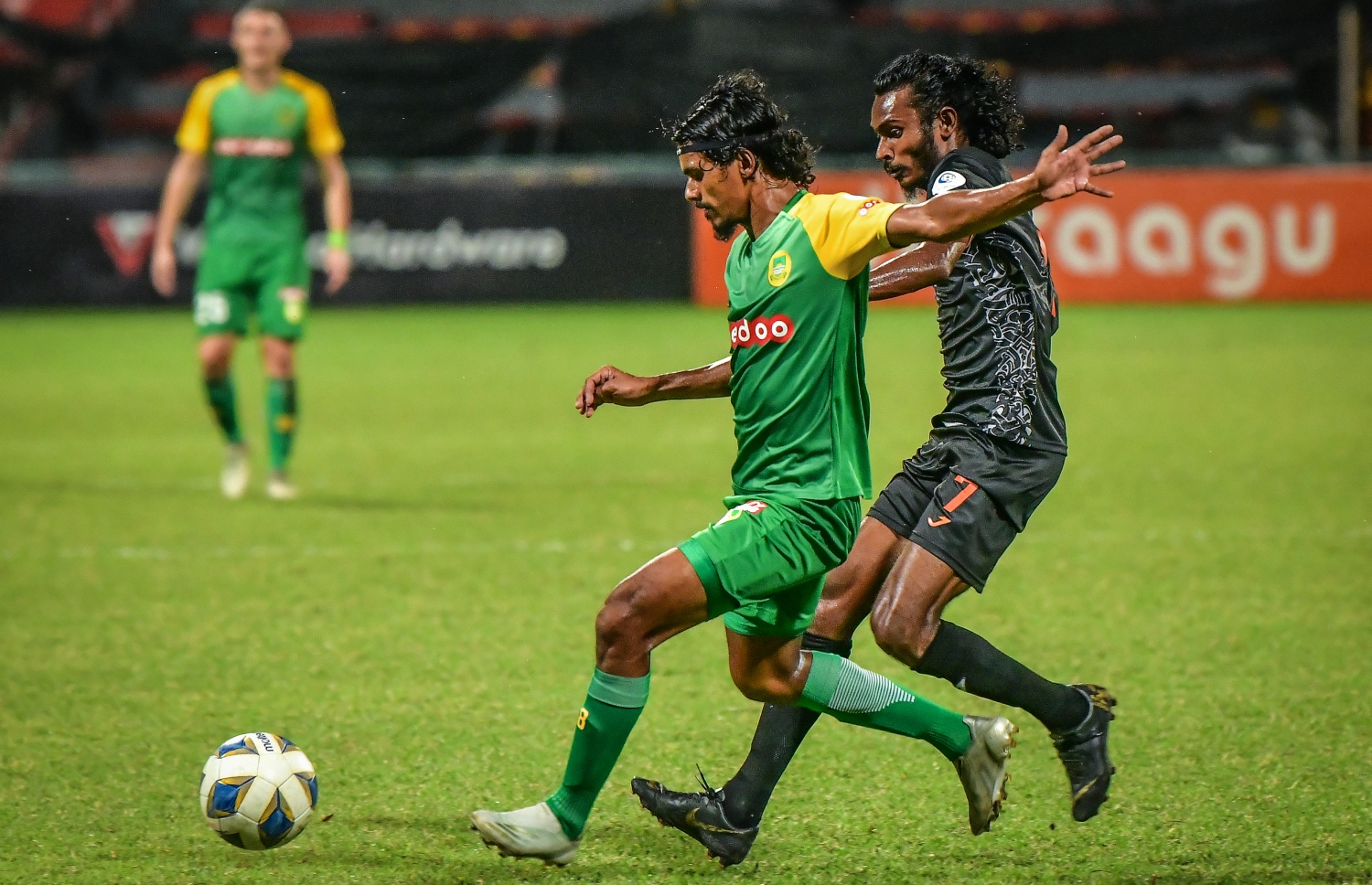 އީގަލްސްގެ ނާއިމް (ކ) ކައިރިން މާޒިޔާގެ ނިހާން ބޯޅަ ފޮނުވާލަނީ.-- ފޮޓޯ: ނިޝާން އަލީ/ މިހާރު