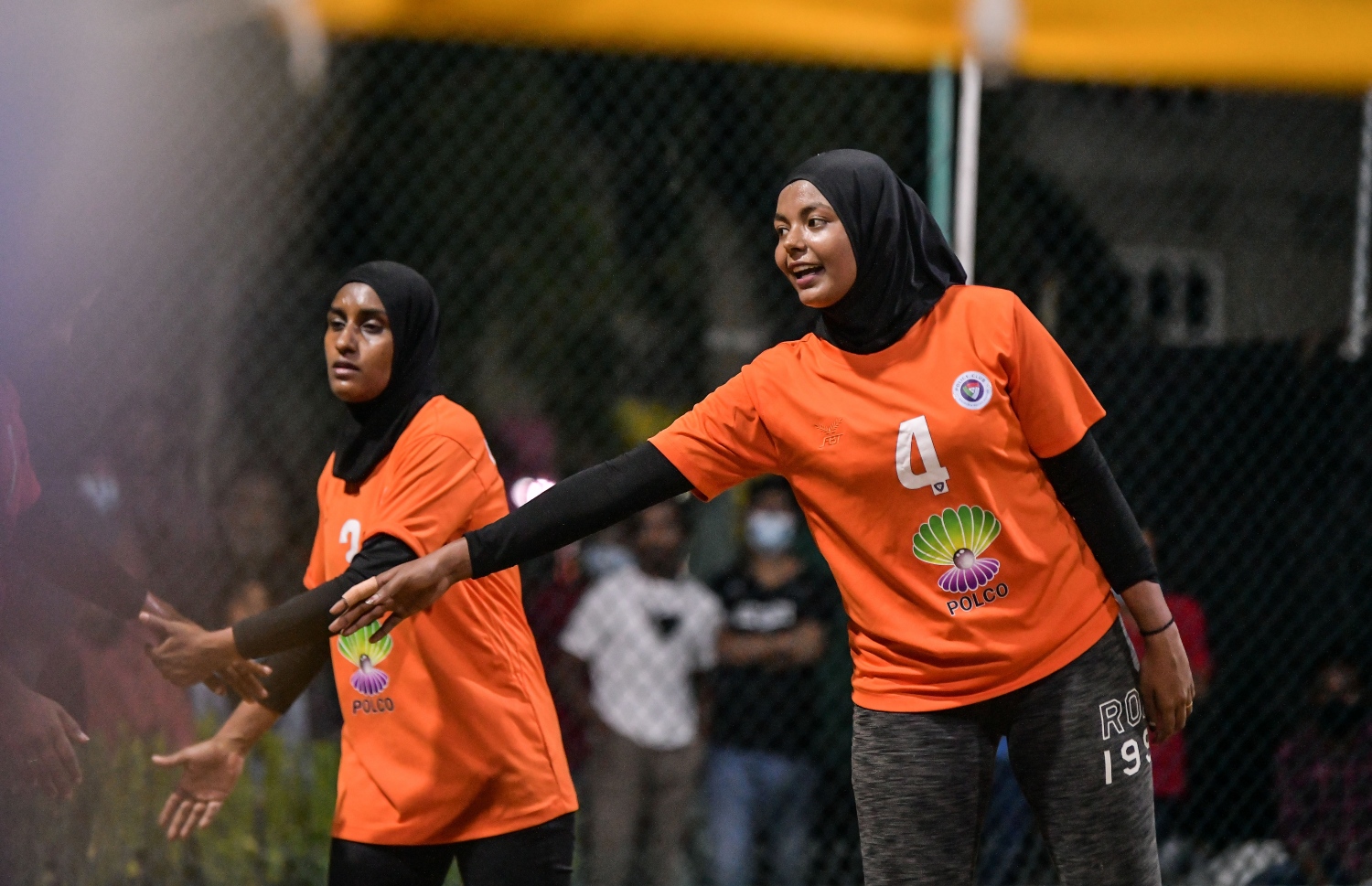 ހުޅުމާލެ: ޖެނުއަރީ 25، 2021: ހައުސިން ޑިވެލޮޕްމަންޓް ކޯޕަރޭޝަން (އެޗްޑީސީ)ގެ ފަރާތުން އާންމުންނަށް ހުޅުވާލައިގެން ބޭއްވި ޕާކް ވޮލީ މުބާރާތުގެ ތެރެއިން.-- ފޮޓޯ: ނިޝާން އަލީ /މިހާރު