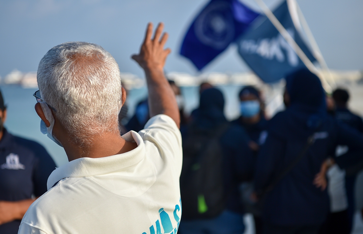 ހުޅުމާލެ: ޖެނުއަރީ 25، 2021: ގައުމީ ޔުނިވާސިޓީ އާއި ޔޫރަޕިއަން ޔޫނިއަން އާ ގުޅިގެން މޫދު އަދި ބީޗު ސަރަހައްދު ސާފުކޮށް ޕުލާސްޓިކް ނައްތާލުމަށް ހިންގާ ޕްރޮޖެކްޓް (ޕްރިވެންޝަން އޮފް މެރިން ލިޓާ އިންދަ ލަކްޝްޑްވީޕް ސީ) ގޮނޑުދޮށް ސާފުކުރުމުގެ ރަސްމިއްޔާތު އިފްތިތާހު ކުރުން: މި ރަސްމިއްޔާތު އިފްތިތާހު ކޮށްދެއްވީ ފަސްޓް ލޭޑީ ފަޒުނާ އަހުމަދު.-- ފޮޓޯތައް: ރައީސް އޮފީސް