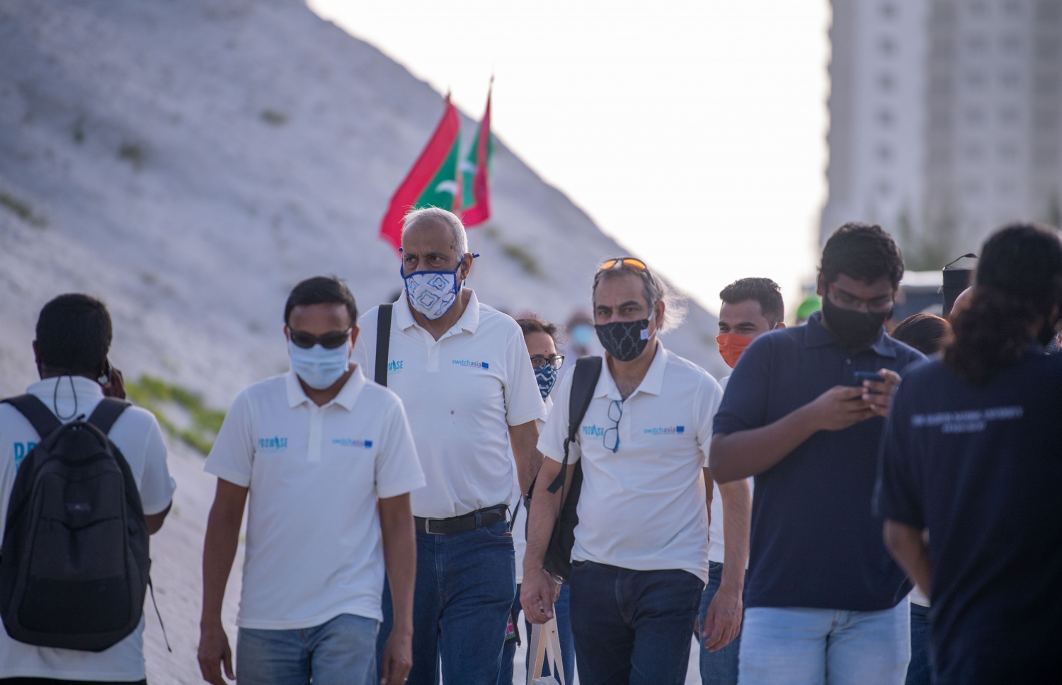 ހުޅުމާލެ: ޖެނުއަރީ 25، 2021: ގައުމީ ޔުނިވާސިޓީ އާއި ޔޫރަޕިއަން ޔޫނިއަން އާ ގުޅިގެން މޫދު އަދި ބީޗު ސަރަހައްދު ސާފުކޮށް ޕުލާސްޓިކް ނައްތާލުމަށް ހިންގާ ޕްރޮޖެކްޓް (ޕްރިވެންޝަން އޮފް މެރިން ލިޓާ އިންދަ ލަކްޝްޑްވީޕް ސީ) ގޮނޑުދޮށް ސާފުކުރުމުގެ ރަސްމިއްޔާތު އިފްތިތާހު ކުރުން: މި ރަސްމިއްޔާތު އިފްތިތާހު ކޮށްދެއްވީ ފަސްޓް ލޭޑީ ފަޒުނާ އަހުމަދު.-- ފޮޓޯތައް: ރައީސް އޮފީސް