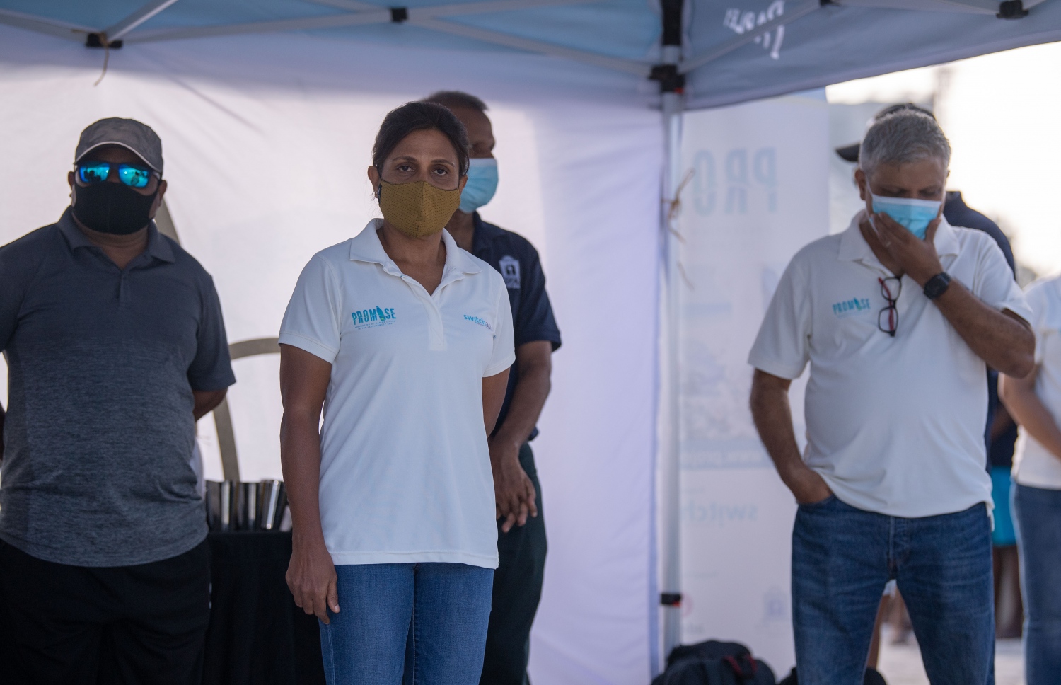 ހުޅުމާލެ: ޖެނުއަރީ 25، 2021: ގައުމީ ޔުނިވާސިޓީ އާއި ޔޫރަޕިއަން ޔޫނިއަން އާ ގުޅިގެން މޫދު އަދި ބީޗު ސަރަހައްދު ސާފުކޮށް ޕުލާސްޓިކް ނައްތާލުމަށް ހިންގާ ޕްރޮޖެކްޓް (ޕްރިވެންޝަން އޮފް މެރިން ލިޓާ އިންދަ ލަކްޝްޑްވީޕް ސީ) ގޮނޑުދޮށް ސާފުކުރުމުގެ ރަސްމިއްޔާތު އިފްތިތާހު ކުރުން: މި ރަސްމިއްޔާތު އިފްތިތާހު ކޮށްދެއްވީ ފަސްޓް ލޭޑީ ފަޒުނާ އަހުމަދު.-- ފޮޓޯތައް: ރައީސް އޮފީސް