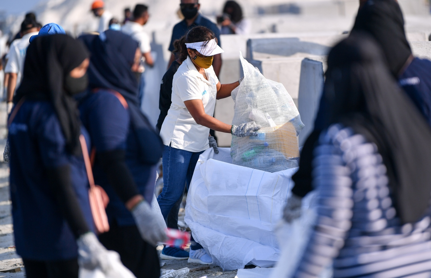 ބީޗު ސަރަހައްދު ސާފުކޮށް ޕުލާސްޓިކް ނައްތާލުމަށް ހިންގާ ޕްރޮޖެކްޓް