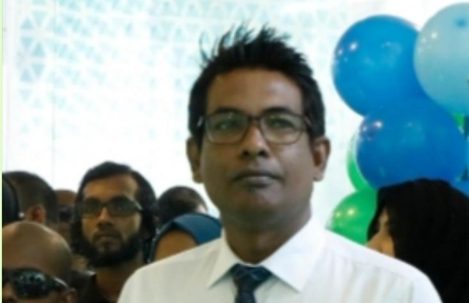 ފްލައިން ސްކޫލްގެ ޖެނެރަލް މެނޭޖަރު ފަޒީލް.