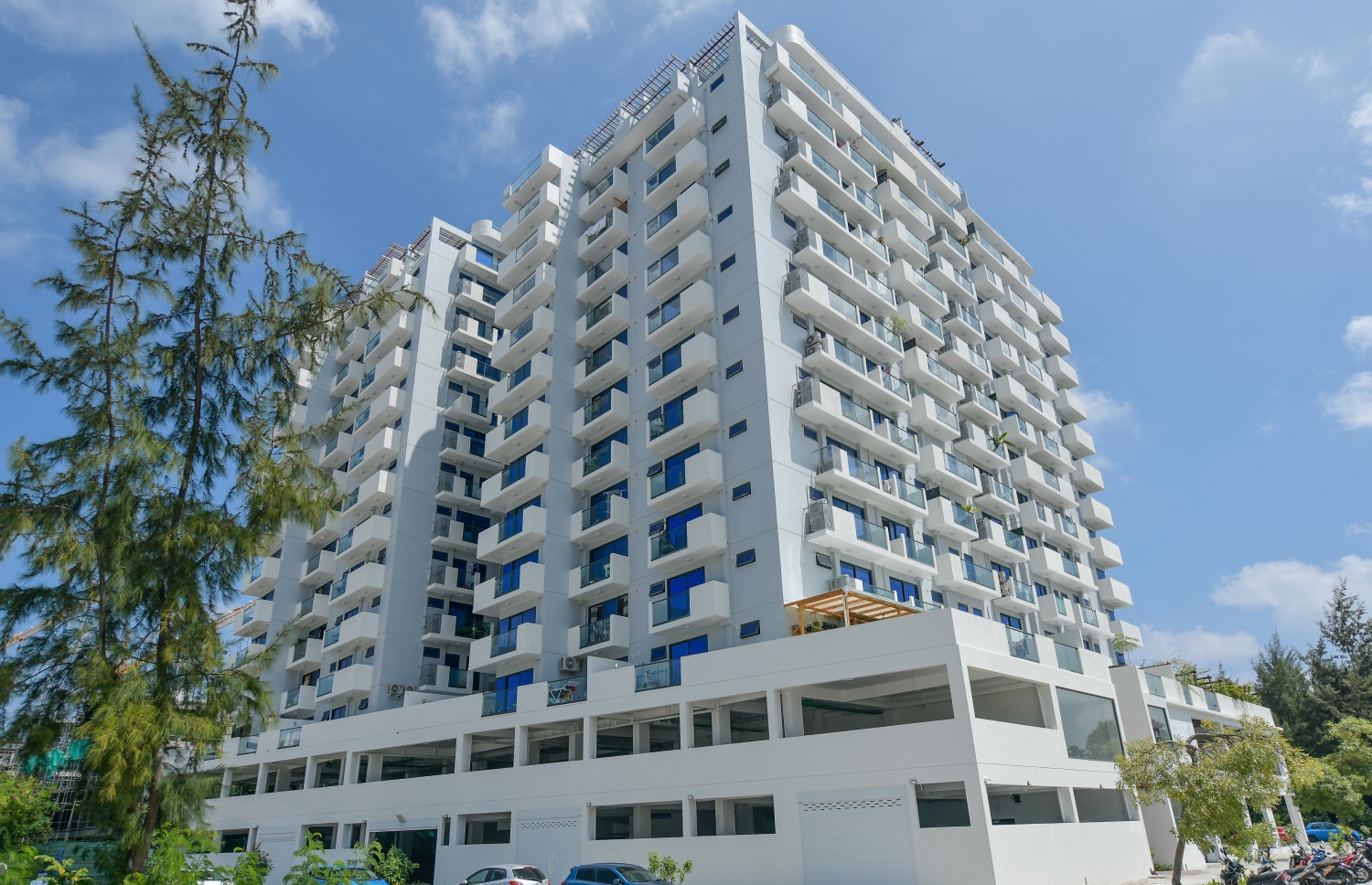 ރެއިންބޯގެ ރެއިންކްރެސްޓް: މި އިމާރާތް ހުންނަނީ ރީތިގަސް މަގުގައި --ފޮޓޯ: ނިޝާން އަލީ/މިހާރު