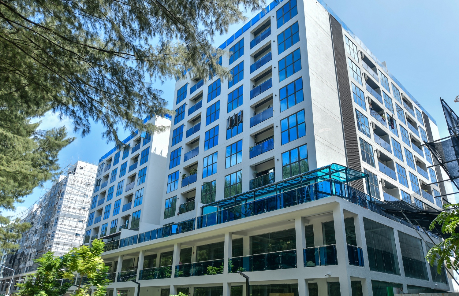 ދަމާސް އިން ތަރައްގީކުރި "ވަން އެވެނިއު": އެކުގައި ދޫކުރި ބިންތަކުގެ ތެރެއިން އެންމެ އަވަހަށް ނިންމާ ހަވާލުކުރީ މި އިމާރާތް --ފޮޓޯ: ނިޝާން އަލީ/މިހާރު