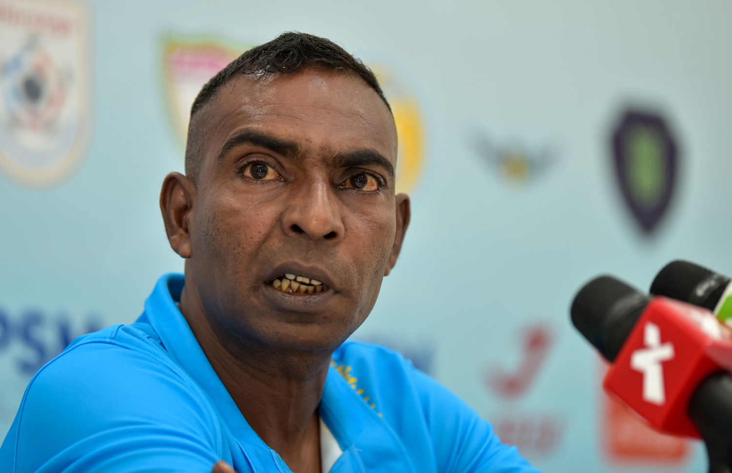 ނޫސްވެރިންގެ ބައްދަލުވުމުގެ ތެރެއިން ވެލެންސިއާގެ ކޯޗު މުހައްމަދު އާތިފް.-- ފޮޓޯ: އަހުމަދު އަވްޝަން އިލްޔާސް/ މިހާރު